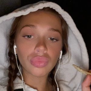 Meet your Posher, Ella